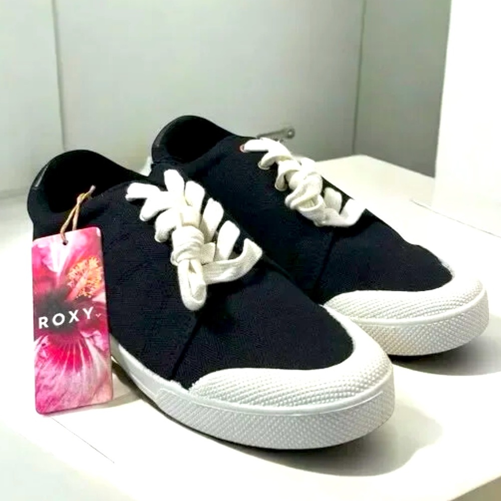 NWT! Roxy Pierview Black Canvas Lace Up Low Top Cushion Sneaker Size 9 -No Box